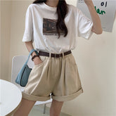 Jeans mit hoch aufgerollter Taille und Shorts